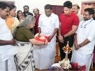 സ്പീക്കര്‍ തിരുവ‍ഞ്ചൂര്‍ രാധാകൃഷ്ണന്‍ ഉത്രാടക്കിഴി കൈമാറി
