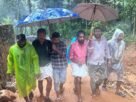 പ്രളയബാധിത മേഖലയിൽ ശുചീകരണവുമായി ഡിവൈഎഫ്ഐ പ്രളയബാധിത മേഖലയിൽ ശുചീകരണവുമായി ഡിവൈഎഫ്ഐ